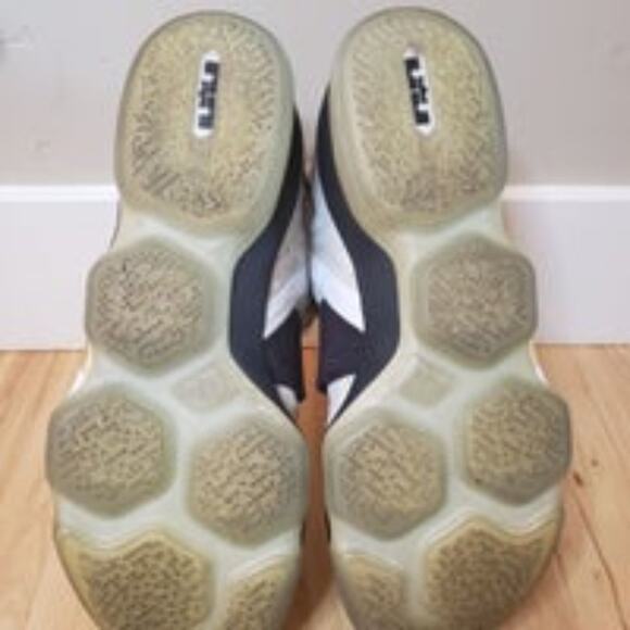 Nike LeBron XIV 860634-100 Sneakers Mens 14 High Top Leather BHM Basketball Y2K - Picture 7 of 16